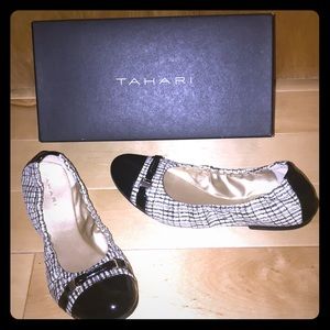 Tahari, Veronica flats, size 8